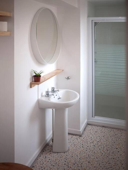 Contemporary 2 Minutes From Station Appartement